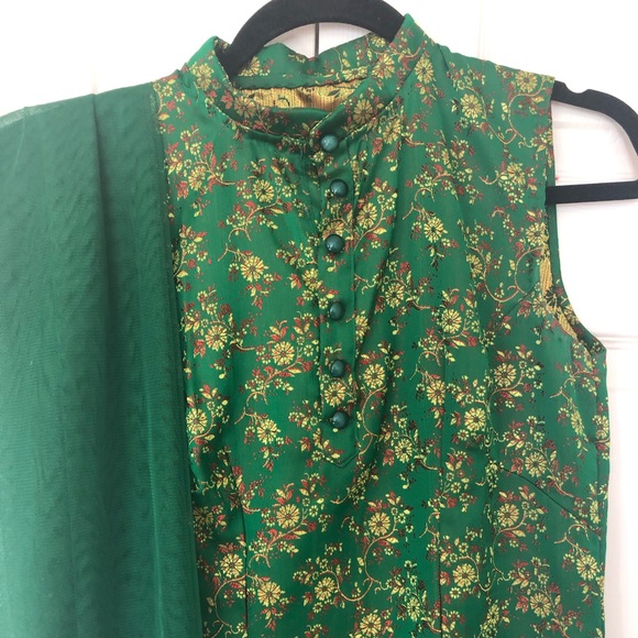 Gorgeous Silk Top + Net Scarf - Picture 3 of 6